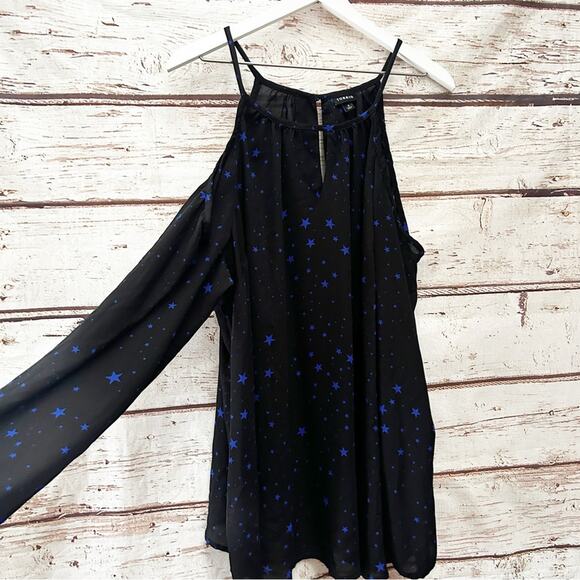 TORRID Black with Blue Stars Cold Shoulder Blouse Sz 3 - Picture 8 of 10